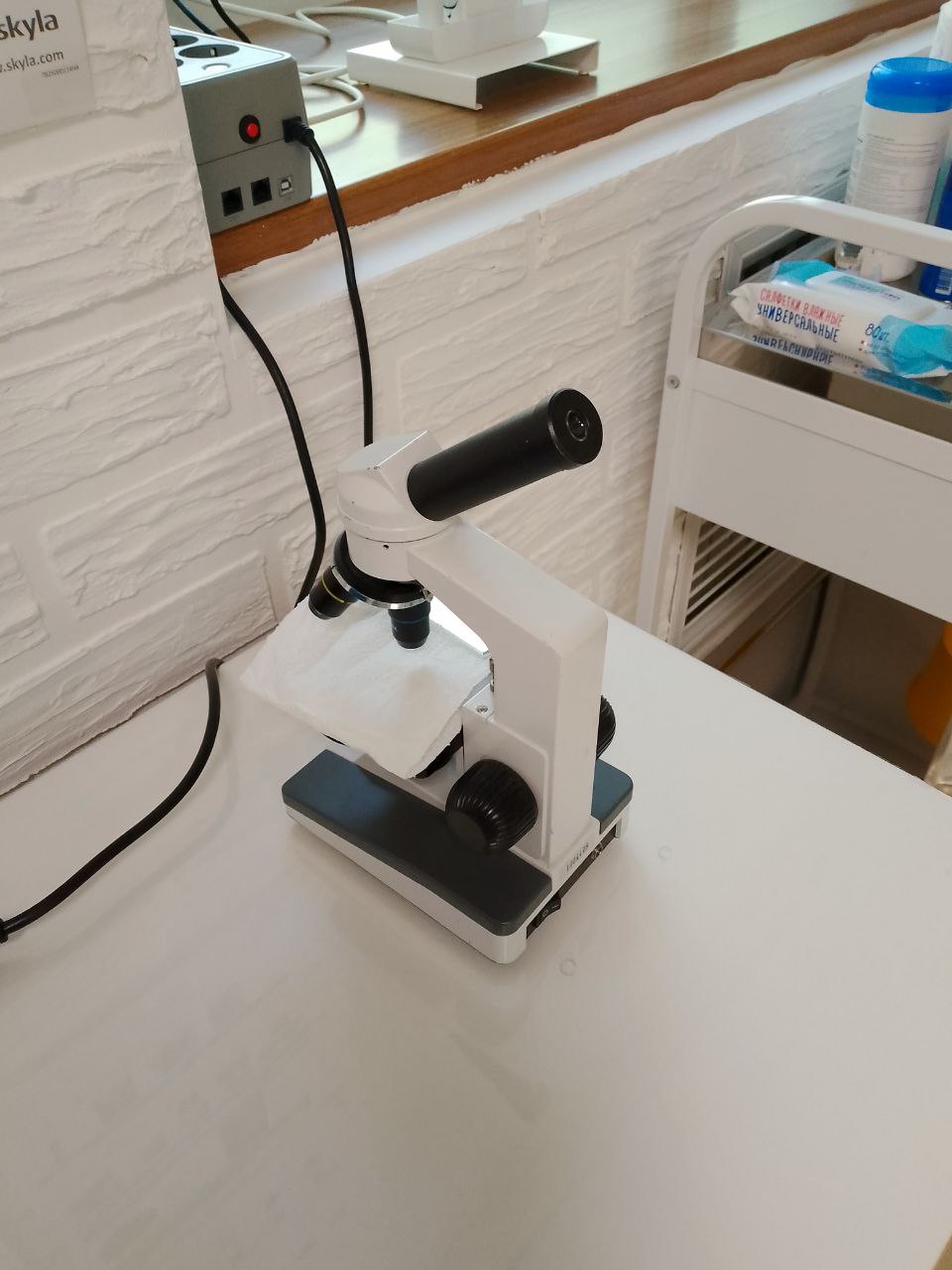 Микроскоп для лабораторных исследований